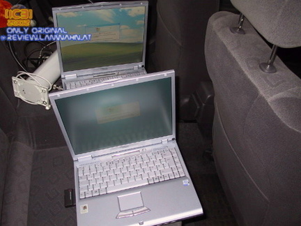 2 Laptops für die hinteren Beifahrer