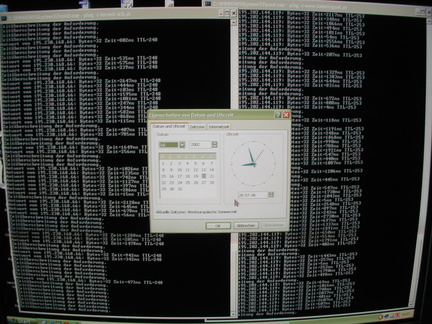 und hier ein Beweisbild was seit Freitag der &quot;normale&quot; Internet- /Netzwerkzustand war - links der ping zum ICB, rechts der ping auf SubCores Rechner direkt neben mir...