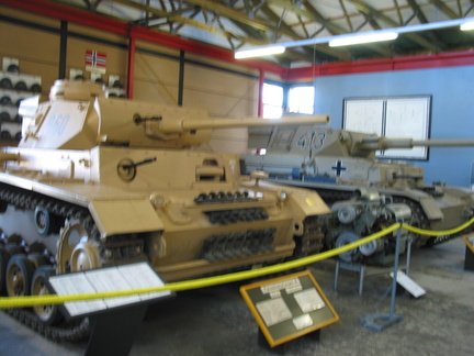 Type 3 und Type 4 Panzer