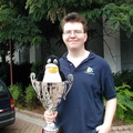 Poty 2001 Pokal (1.st Place) mit Tux der drinnen sitzt